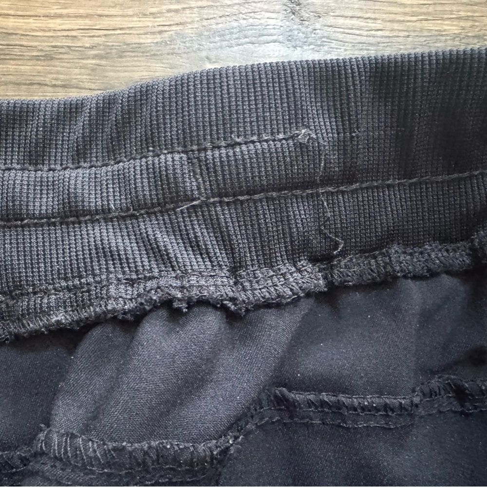 Fabletics On-Call Scrub Joggers - Picture 5 of 5